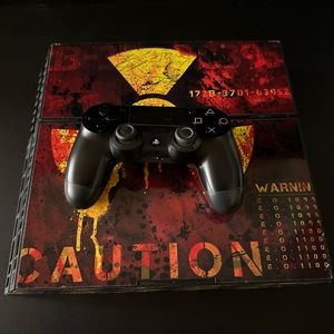 PS4 in working condition with 5 disks and remote control